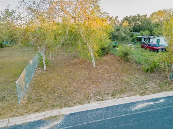 1405 W Springer ST, Beeville, TX 78102