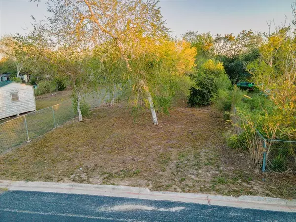 1405 W Springer ST, Beeville, TX 78102