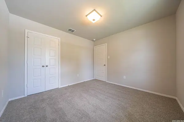 240 W Martindale St, Seguin, TX 78155