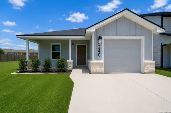240 W Martindale St, Seguin, TX 78155