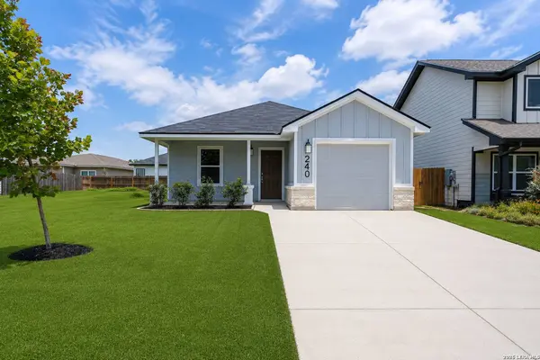 240 W Martindale St, Seguin, TX 78155