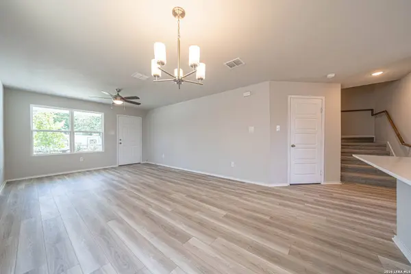 304 W MARTINDALE ST, Seguin, TX 78155