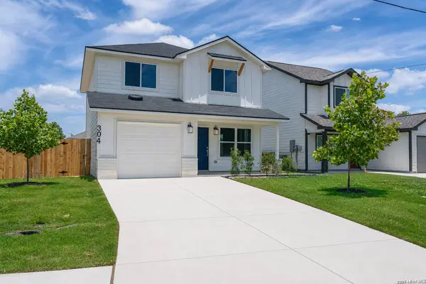 304 W MARTINDALE ST, Seguin, TX 78155