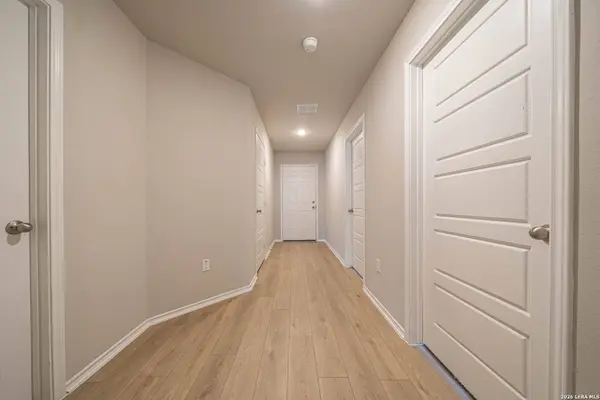 240 W Martindale St, Seguin, TX 78155