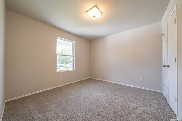240 W Martindale St, Seguin, TX 78155