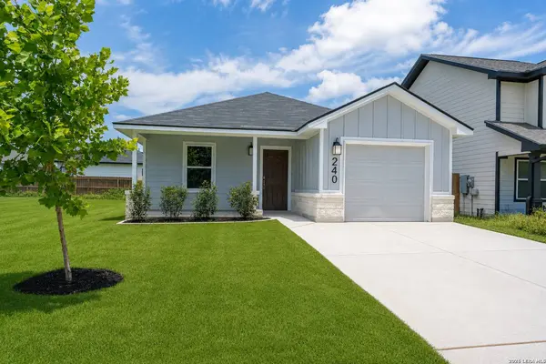 240 W Martindale St, Seguin, TX 78155
