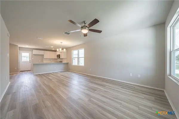304 West Martindale St, Seguin, TX 78155