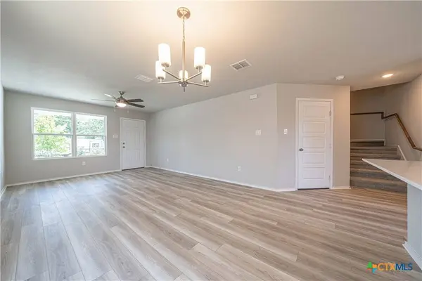 304 West Martindale St, Seguin, TX 78155