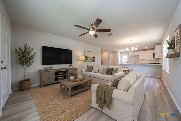 304 West Martindale St, Seguin, TX 78155