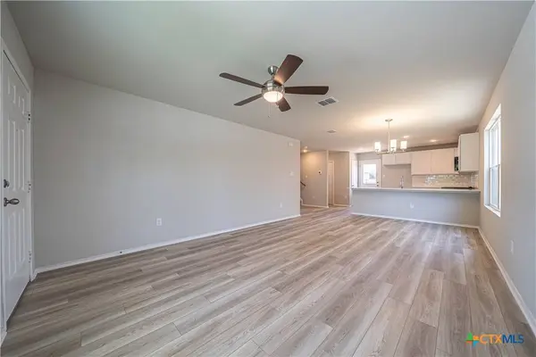 304 West Martindale St, Seguin, TX 78155