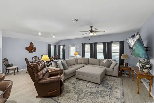 5943 CORSICANA CV, Seguin, TX 78155