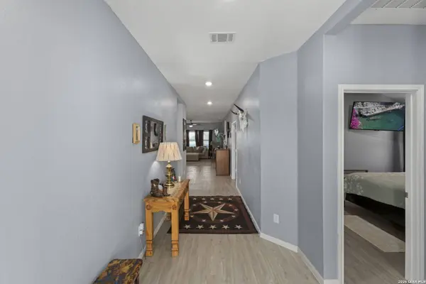 5943 CORSICANA CV, Seguin, TX 78155