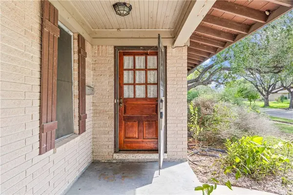 826 Stembridge ST, Sinton, TX 78387