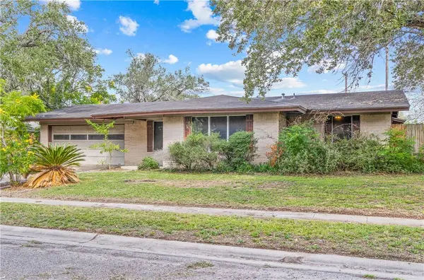 826 Stembridge ST, Sinton, TX 78387