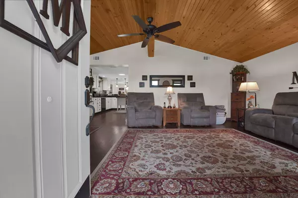 83 East Street, Saint Louisville, OH 43071