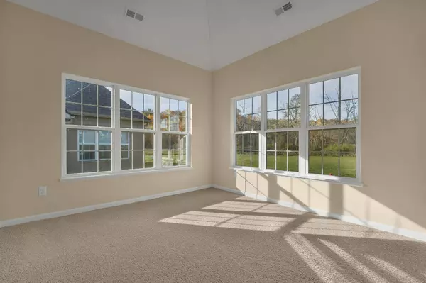 611 Woods Edge Lane, Newark, OH 43055