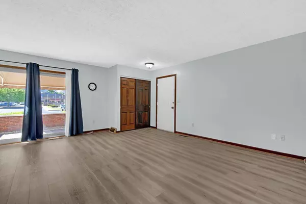 625 Country Club Drive #B-5, Newark, OH 43055