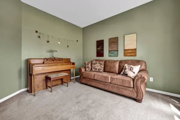 2602 Crestview Woods Drive, Newark, OH 43055