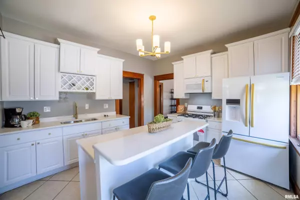 744 S 15TH ST, Quincy, IL 62301