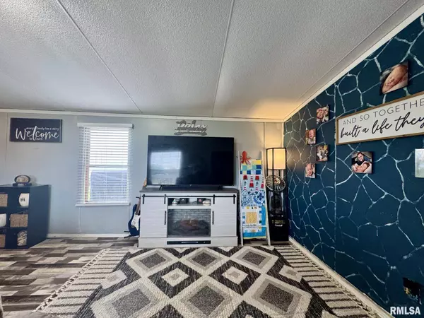 5128 W Paradise LN, Quincy, IL 62305