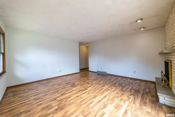 2700 NORTHRIDGE DR, Quincy, IL 62301