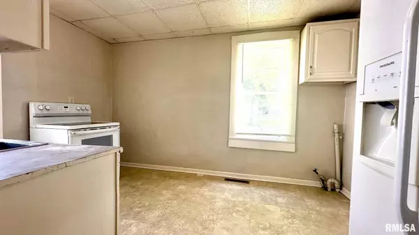 629 CHERRY ST, Quincy, IL 62301