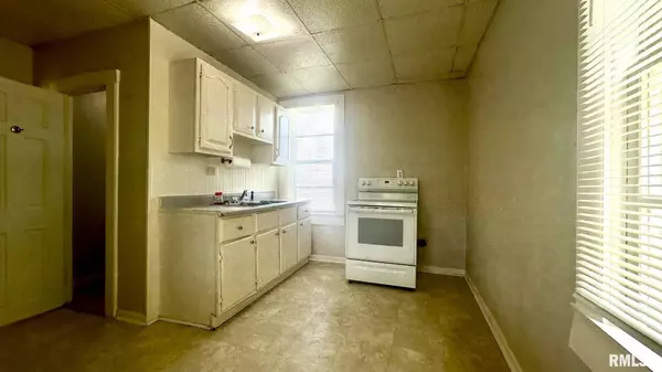 629 CHERRY ST, Quincy, IL 62301