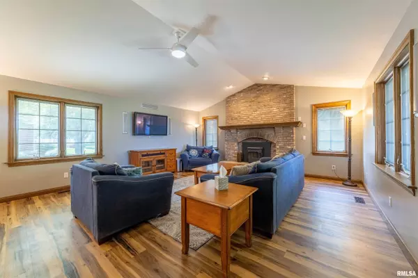 2020 S 40TH ST, Quincy, IL 62305