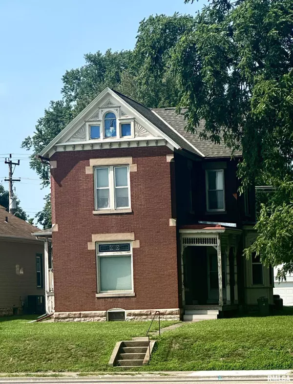 1529 BROADWAY ST, Quincy, IL 62301