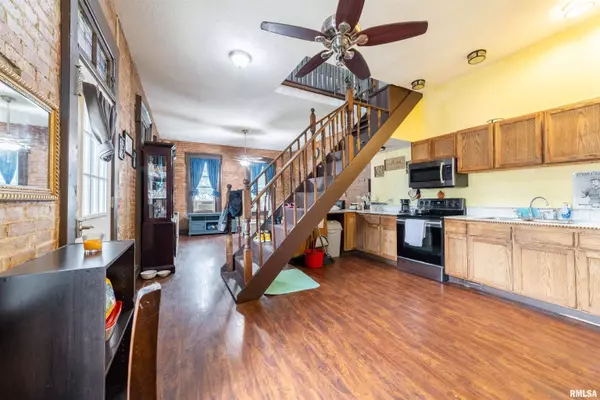 739 S 10TH ST, Quincy, IL 62301