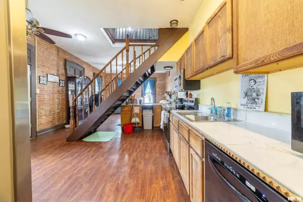 739 S 10TH ST, Quincy, IL 62301