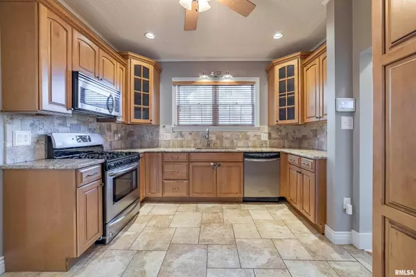 2223 OAK ST, Quincy, IL 62301