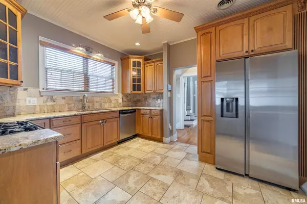 2223 OAK ST, Quincy, IL 62301