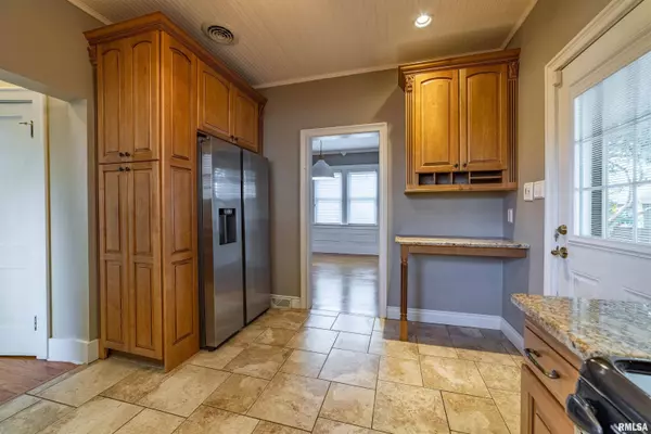 2223 OAK ST, Quincy, IL 62301