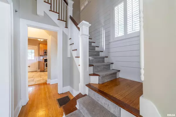 2223 OAK ST, Quincy, IL 62301