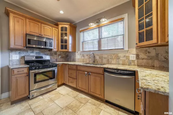 2223 OAK ST, Quincy, IL 62301