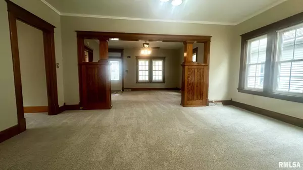 1324 N 6TH ST, Quincy, IL 62301