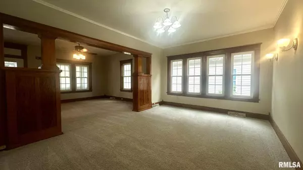 1324 N 6TH ST, Quincy, IL 62301