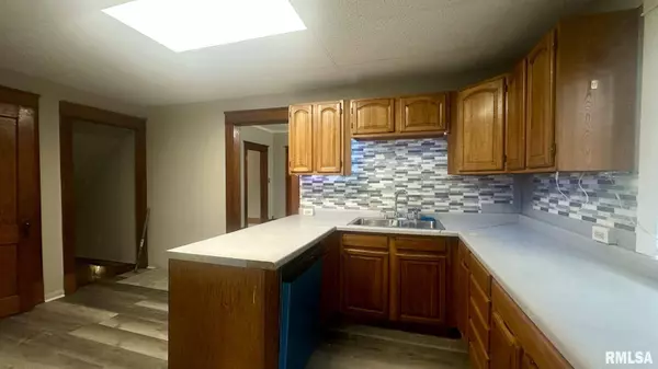 1324 N 6TH ST, Quincy, IL 62301