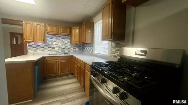 1324 N 6TH ST, Quincy, IL 62301