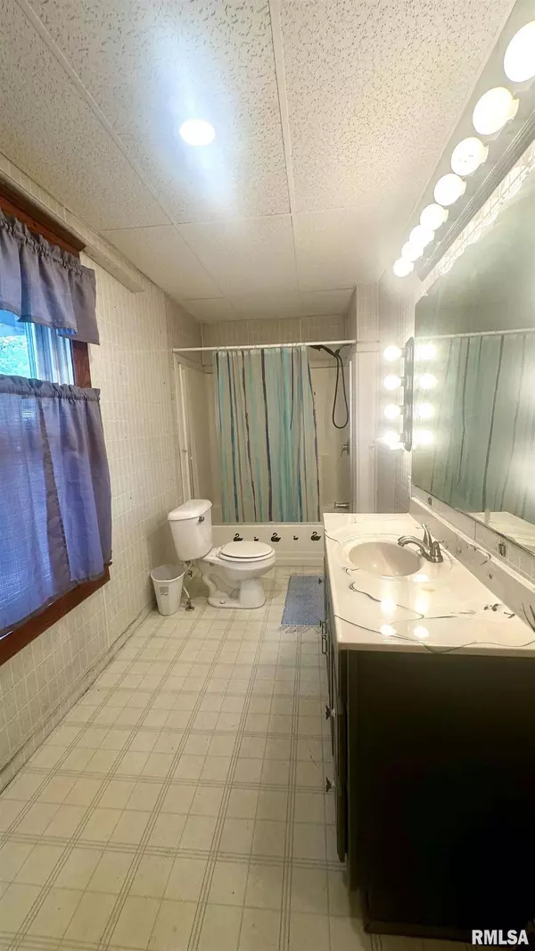 1324 N 6TH ST, Quincy, IL 62301