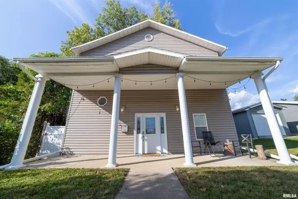 1817 VAN BUREN ST, Quincy, IL 62301