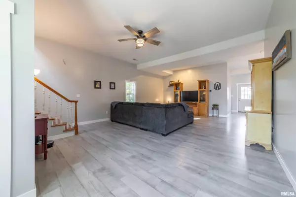 1817 VAN BUREN ST, Quincy, IL 62301