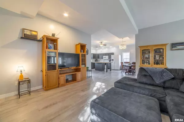 1817 VAN BUREN ST, Quincy, IL 62301