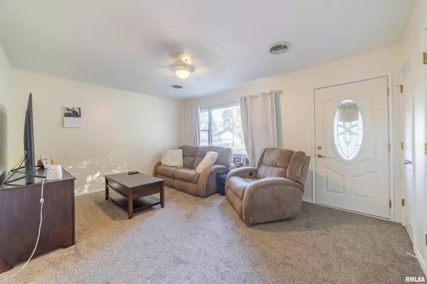 1700 W Granview DR, Quincy, IL 62301