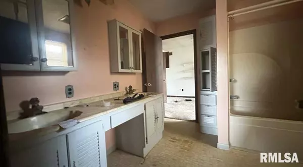 113 N ADAMS ST, Clayton, IL 62324