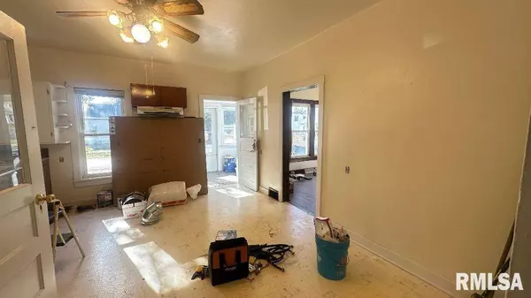 301 N FRANKLIN ST, Rushville, IL 62681