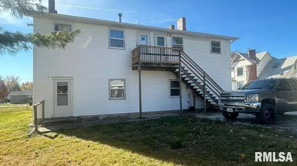 135 E WASHINGTON ST, Rushville, IL 62681