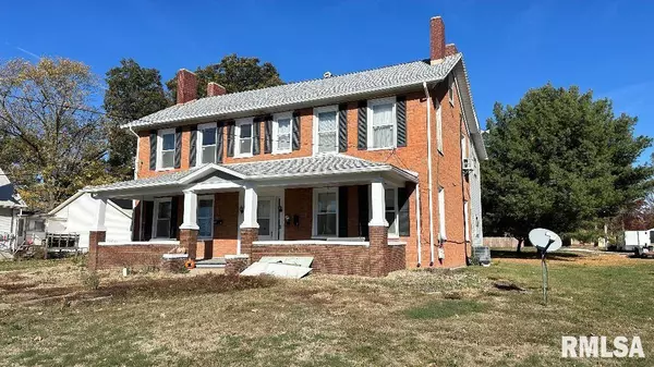 135 E WASHINGTON ST, Rushville, IL 62681