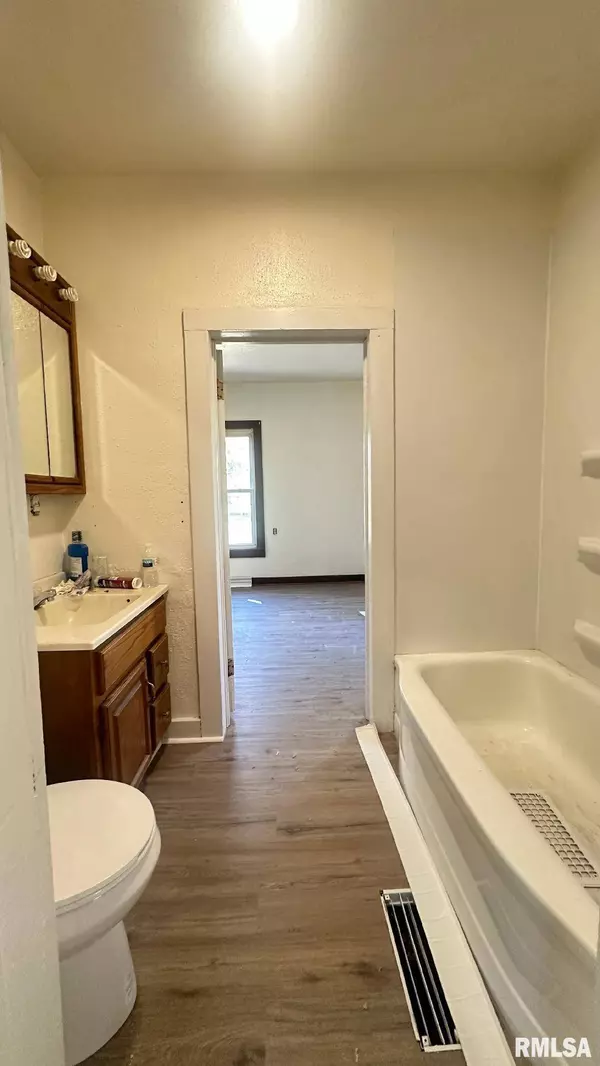 301 N FRANKLIN ST, Rushville, IL 62681